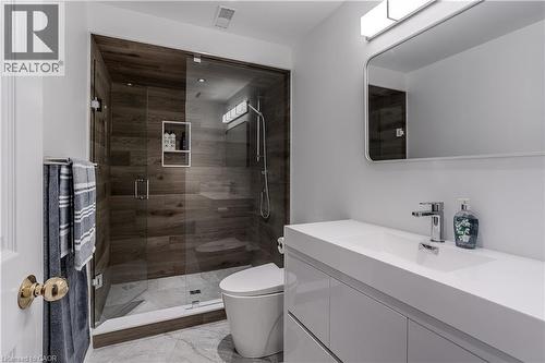 1400 Tamworth Court, Burlington, ON - Indoor Photo Showing Bathroom