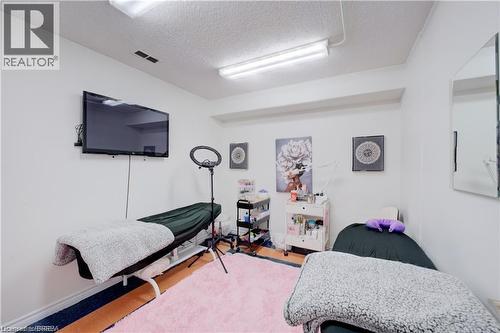 325 Fairview Drive, Brantford, ON - Indoor Photo Showing Bedroom