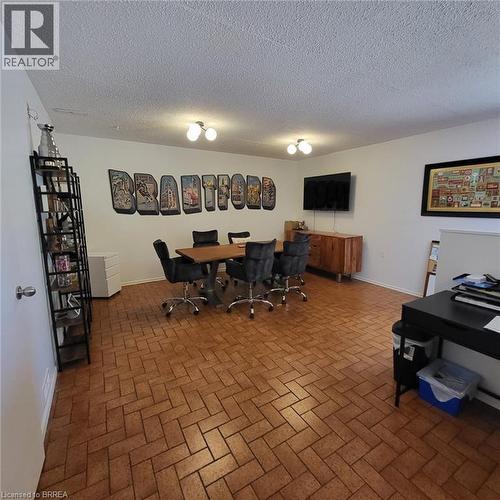 325 Fairview Drive, Brantford, ON - Indoor