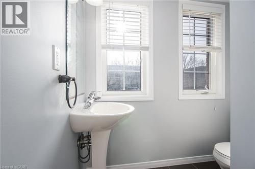 234 Rachel Crescent Unit# E, Kitchener, ON - Indoor Photo Showing Bathroom