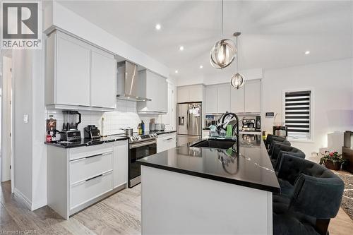 972 Stonecliffe Walk Unit# 18, Kitchener, ON - Indoor Photo Showing Kitchen With Upgraded Kitchen