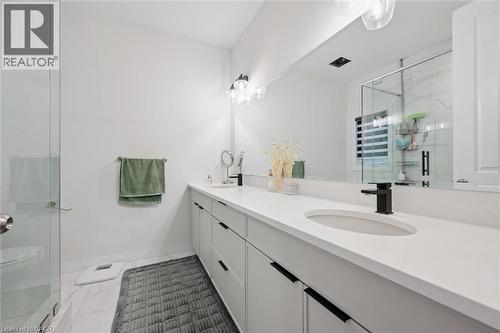972 Stonecliffe Walk Unit# 18, Kitchener, ON - Indoor Photo Showing Bathroom