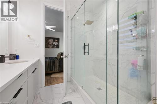 972 Stonecliffe Walk Unit# 18, Kitchener, ON - Indoor Photo Showing Bathroom