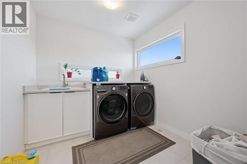 972 Stonecliffe Walk Unit# 18, Kitchener, ON - Indoor Photo Showing Laundry Room