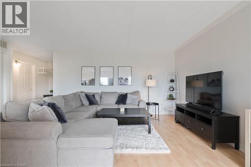 4450 Fairview Street Unit# 304, Burlington, ON - Indoor Photo Showing Living Room