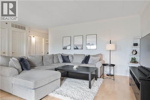 4450 Fairview Street Unit# 304, Burlington, ON - Indoor Photo Showing Living Room