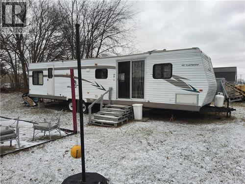 Mobile home included with the property - in need of lots of renovation - will be removed if the buyer doesn't want it on the property - 509 Queensway W, Simcoe, ON - Outdoor