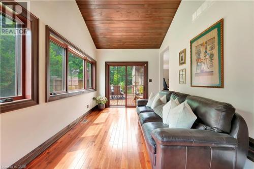11 Maple Hill Drive, Kitchener, ON - Indoor Photo Showing Living Room