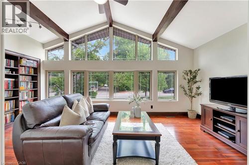 11 Maple Hill Drive, Kitchener, ON - Indoor Photo Showing Living Room