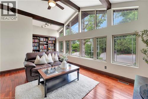 11 Maple Hill Drive, Kitchener, ON - Indoor Photo Showing Living Room