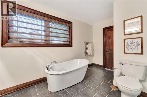 11 Maple Hill Drive, Kitchener, ON - Indoor Photo Showing Bathroom