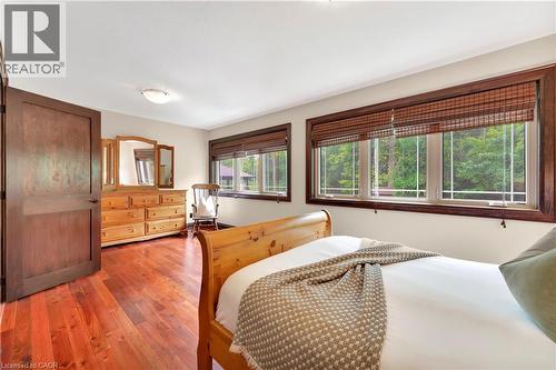 11 Maple Hill Drive, Kitchener, ON - Indoor Photo Showing Bedroom