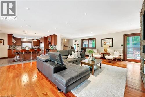 11 Maple Hill Drive, Kitchener, ON - Indoor Photo Showing Living Room