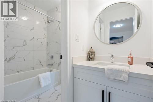 66 Cesar Place, Ancaster, ON - Indoor Photo Showing Bathroom