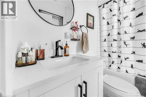 262 Robert Street, Hamilton, ON - Indoor Photo Showing Bathroom