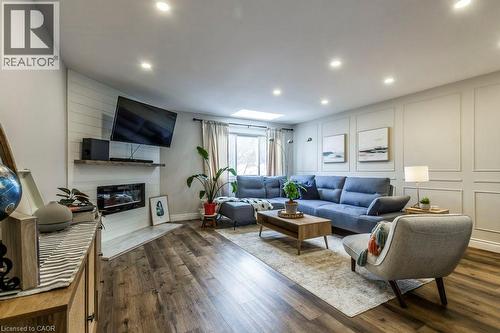 26 Moss Boulevard Unit# 77, Hamilton, ON - Indoor Photo Showing Living Room With Fireplace