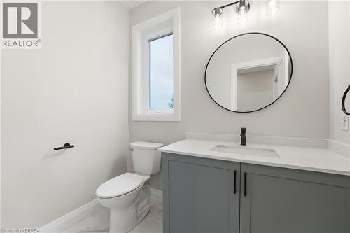 102 Oak Avenue, Paris, ON - Indoor Photo Showing Bathroom