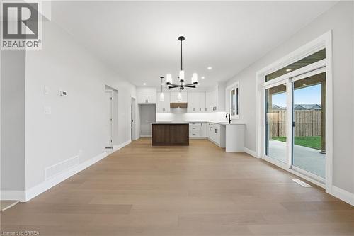 102 Oak Avenue, Paris, ON - Indoor Photo Showing Kitchen