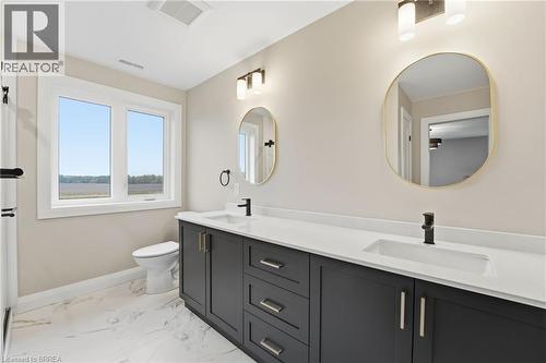 102 Oak Avenue, Paris, ON - Indoor Photo Showing Bathroom
