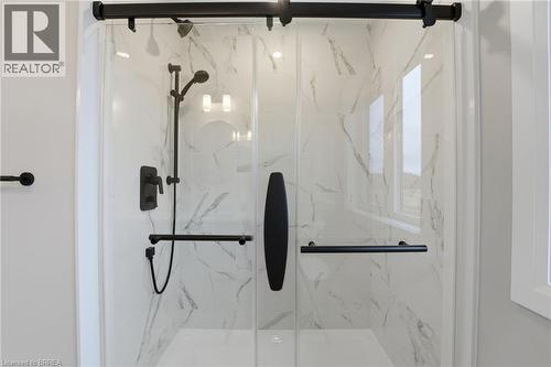 102 Oak Avenue, Paris, ON - Indoor Photo Showing Bathroom