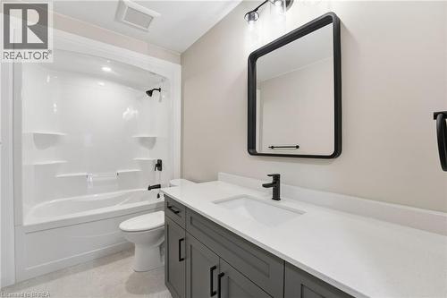 102 Oak Avenue, Paris, ON - Indoor Photo Showing Bathroom