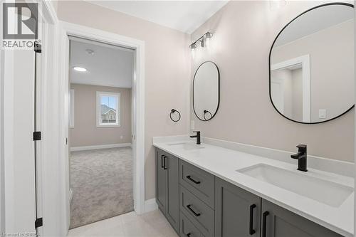 102 Oak Avenue, Paris, ON - Indoor Photo Showing Bathroom