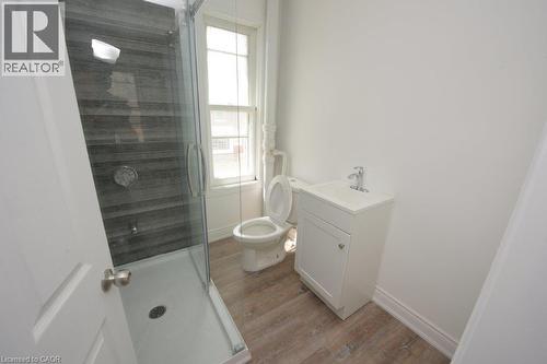 79-71 Cedar Street, Cambridge, ON - Indoor Photo Showing Bathroom