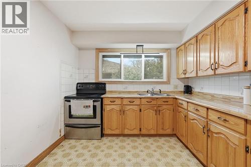 20 Nelligan Place, Hamilton, ON - Indoor Photo Showing Kitchen With Double Sink