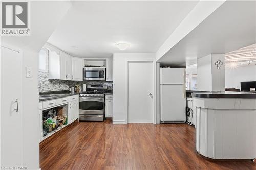 20 Nelligan Place, Hamilton, ON - Indoor Photo Showing Kitchen