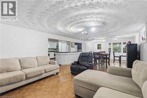 20 Nelligan Place, Hamilton, ON - Indoor Photo Showing Living Room