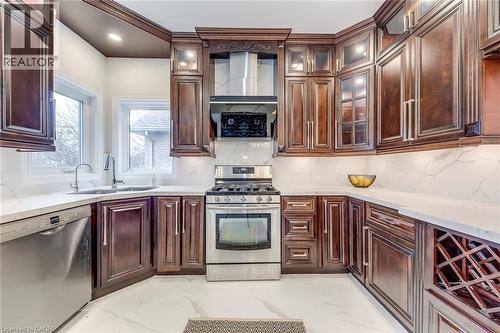 2201 Galloway Drive, Oakville, ON - Indoor Photo Showing Kitchen