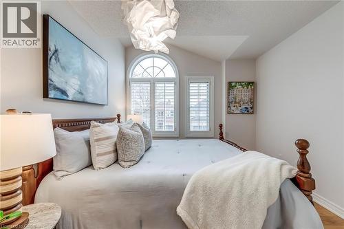 2201 Galloway Drive, Oakville, ON - Indoor Photo Showing Bedroom