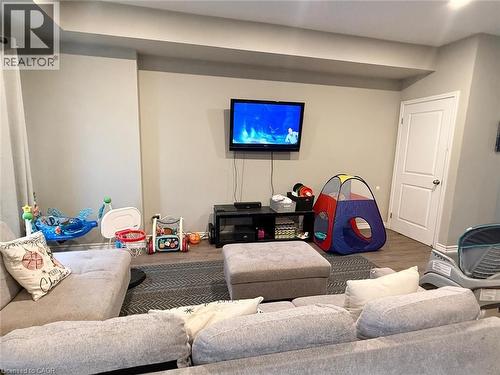 Living room with wood finished floors - 65 Old School Trail Unit# 36, Welland, ON - Indoor