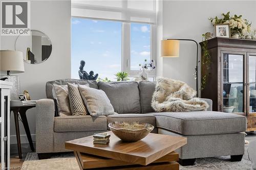 15 Glebe Street Unit# 1313, Cambridge, ON - Indoor Photo Showing Living Room