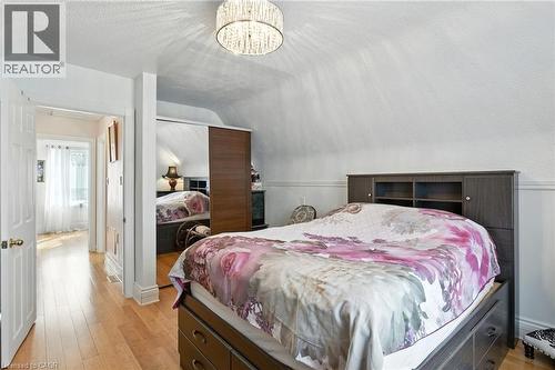 39 Clayburn Avenue, St. Catharines, ON - Indoor Photo Showing Bedroom