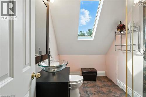 39 Clayburn Avenue, St. Catharines, ON - Indoor Photo Showing Bathroom