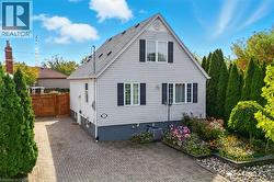 39 CLAYBURN Avenue  St. Catharines, ON L2P 2T8