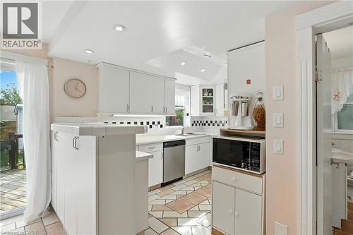 39 Clayburn Avenue, St. Catharines, ON - Indoor Photo Showing Kitchen