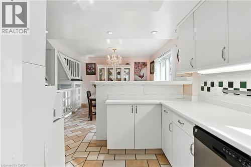 39 Clayburn Avenue, St. Catharines, ON - Indoor Photo Showing Kitchen