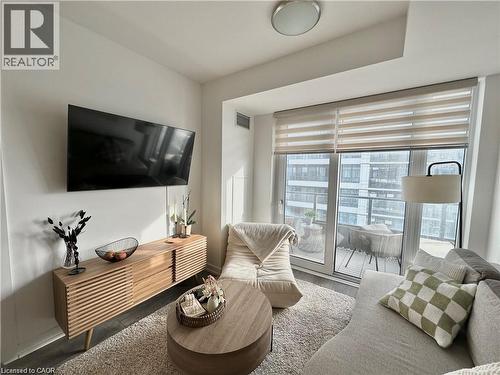 15 Wellington Street S Unit# 1114, Kitchener, ON - Indoor Photo Showing Living Room