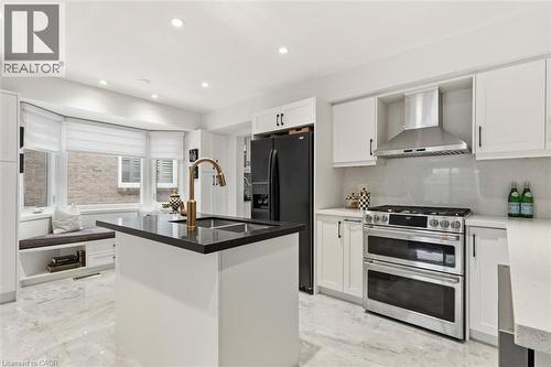 1219 Hammond Street, Burlington, ON - Indoor Photo Showing Kitchen With Upgraded Kitchen