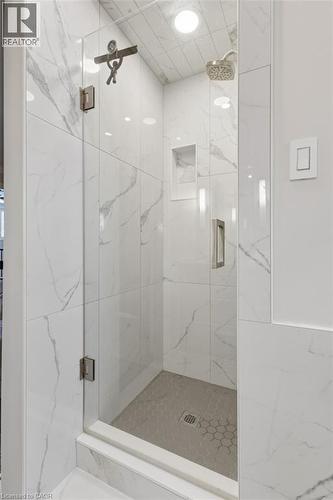 1219 Hammond Street, Burlington, ON - Indoor Photo Showing Bathroom