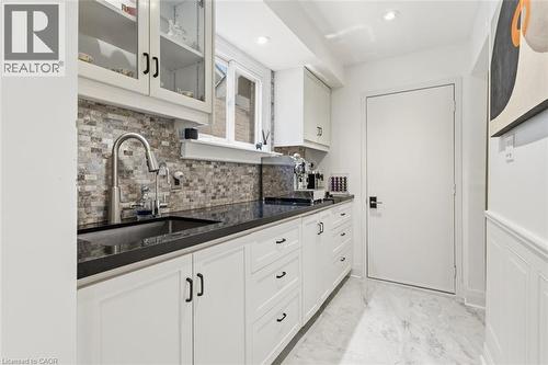 1219 Hammond Street, Burlington, ON - Indoor Photo Showing Kitchen With Upgraded Kitchen