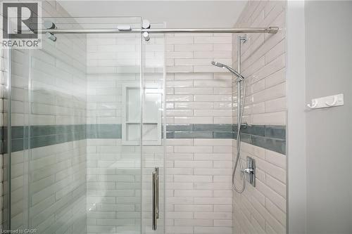 88 Lakeport Road Unit# 33, St. Catharines, ON - Indoor Photo Showing Bathroom