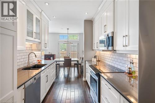 88 Lakeport Road Unit# 33, St. Catharines, ON - Indoor Photo Showing Kitchen With Double Sink With Upgraded Kitchen