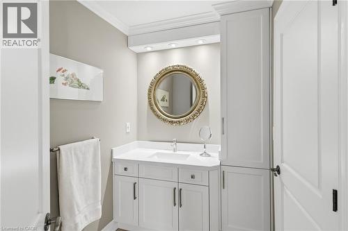 2nd level bathroom - 643 King Street, Niagara-On-The-Lake, ON - Indoor Photo Showing Bathroom