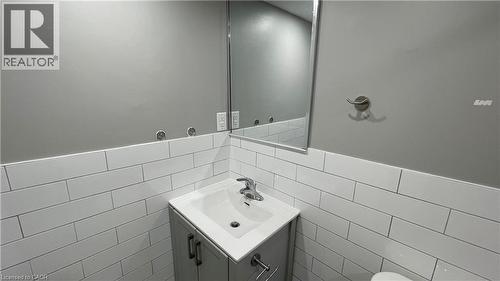 700 Lawrence Road Unit# 102, Hamilton, ON - Indoor Photo Showing Bathroom