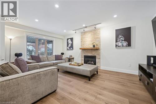 28 Kathleen Court, Hamilton, ON - Indoor Photo Showing Living Room With Fireplace