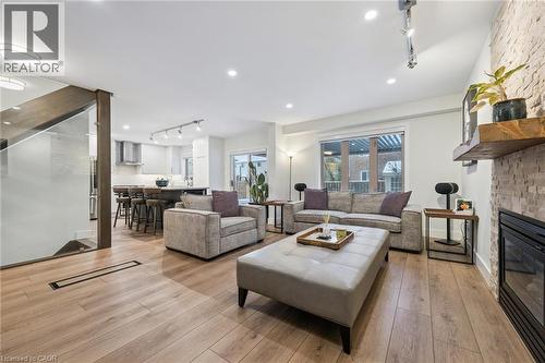 28 Kathleen Court, Hamilton, ON - Indoor Photo Showing Living Room With Fireplace
