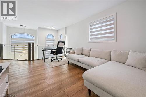28 Kathleen Court, Hamilton, ON - Indoor Photo Showing Living Room